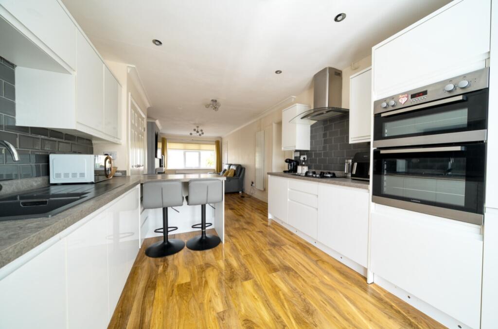 1294528-9-682f4503369b6-ARW-1