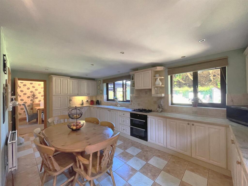 Kitchen/Breakfast Room