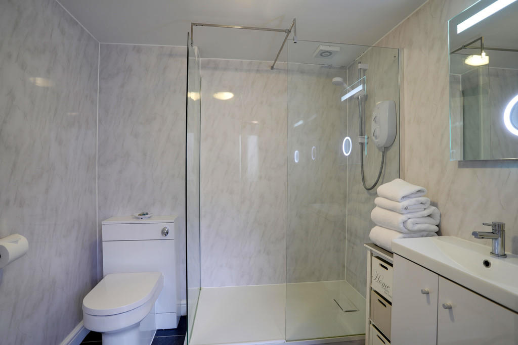 Apartment Shower ...