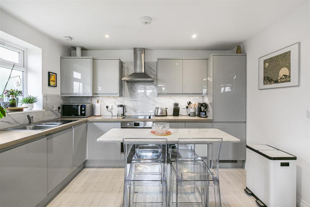 kitchen H1_54356.jpg