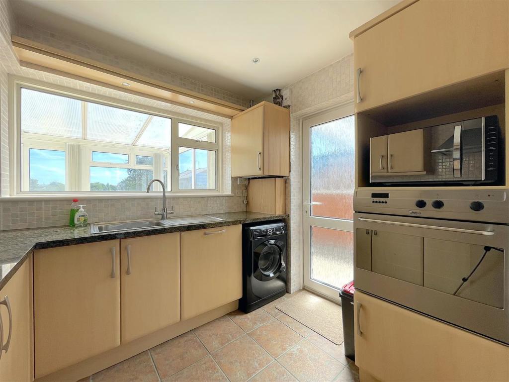 Kitchen (2).jpeg