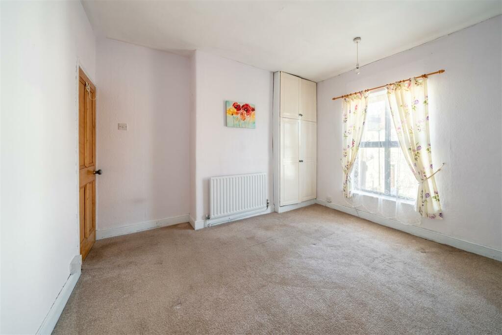 Bedroom 1-2.jpg