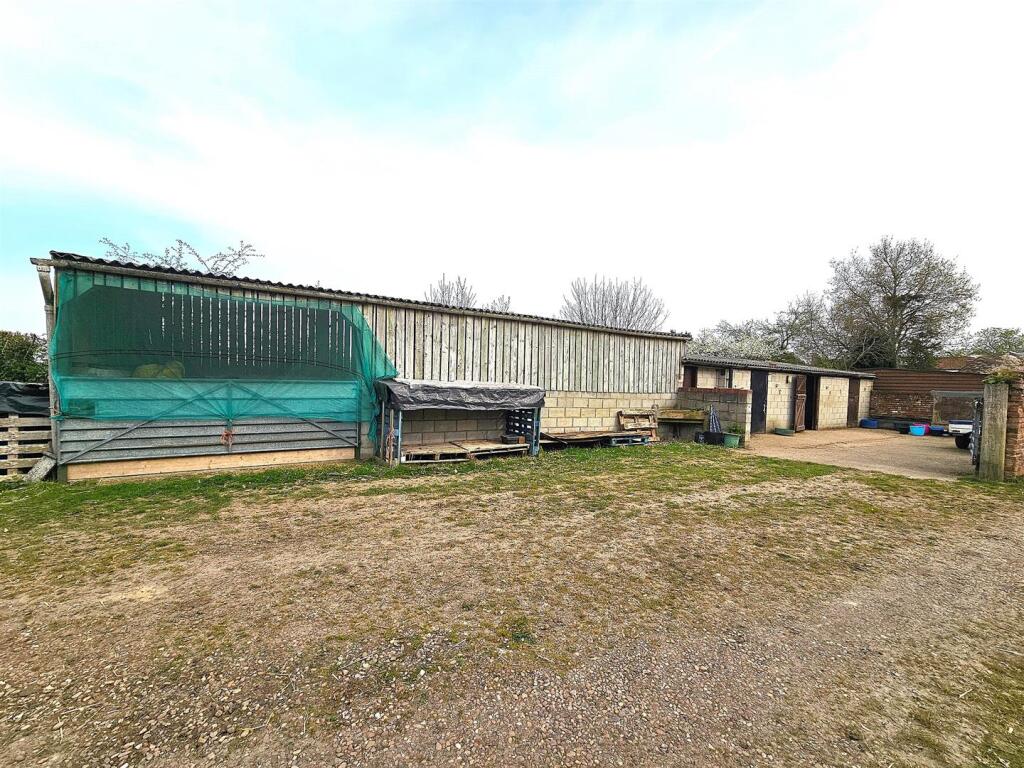 Barn 2..jpg