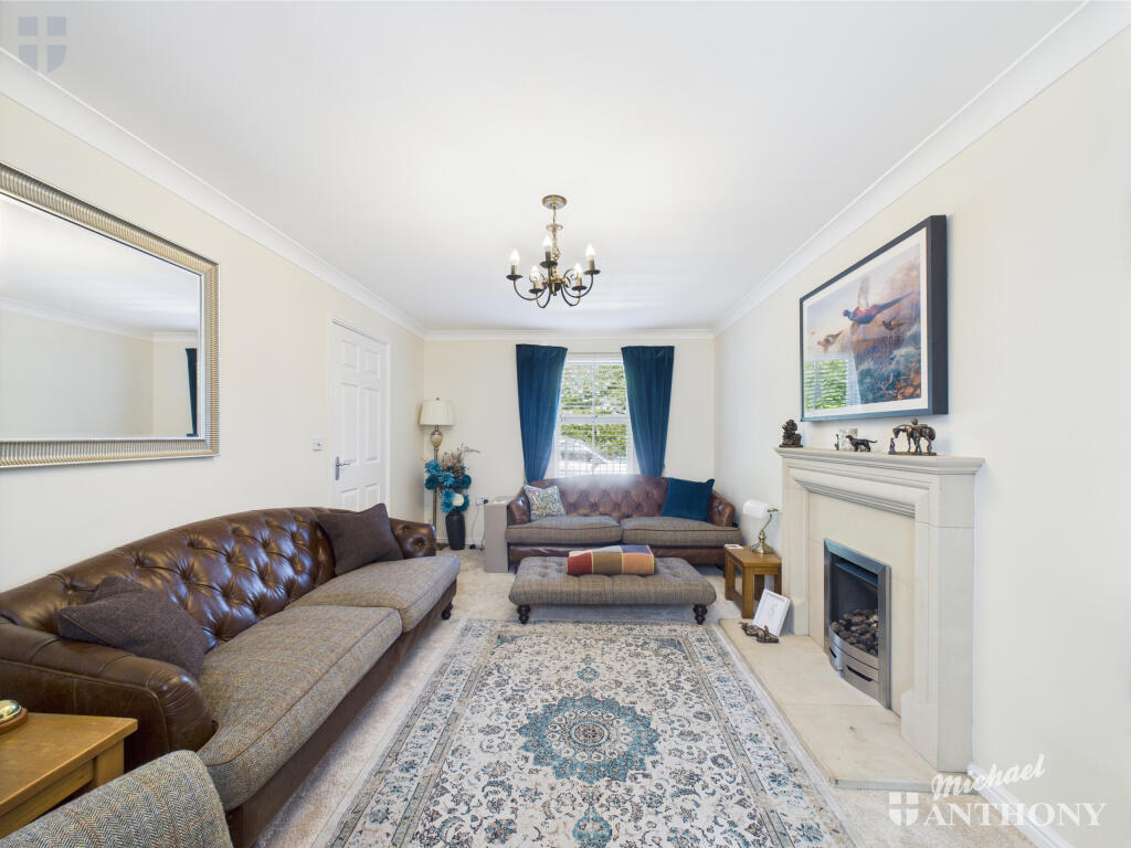 CAM03218G0-PR0626-STILL010