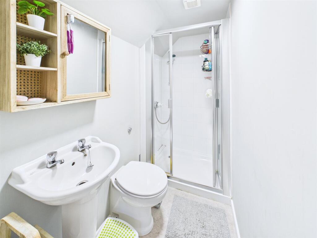 14 - 4 bedroom chalet bungalow.jpg