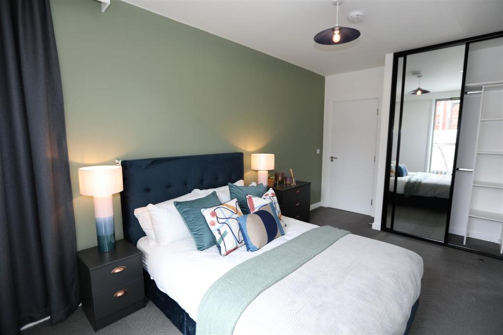 Bed 1, 2.jpg