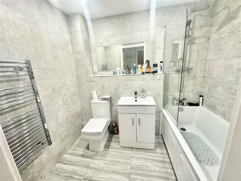 151 Electra - Bathroom.jpg