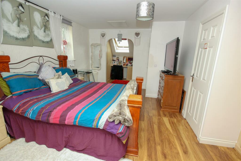 Master Bedroom 1.jpg