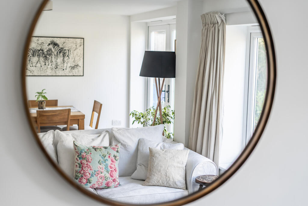 1359618-4-68d40ab...