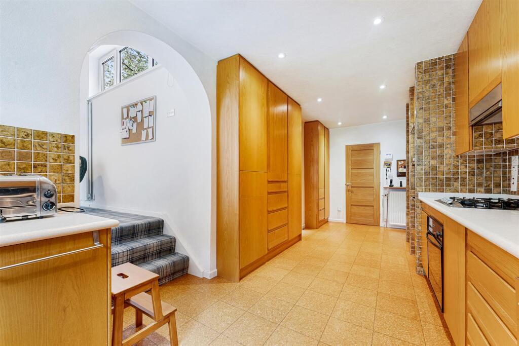 Kitchen 4.jpg