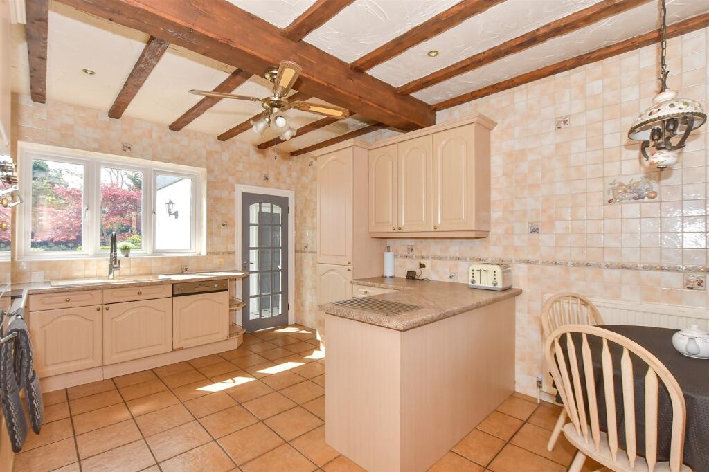 Kitchen/ Breakfast Room