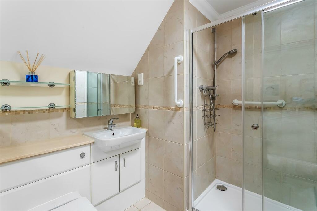 Ensuite shower.jpg