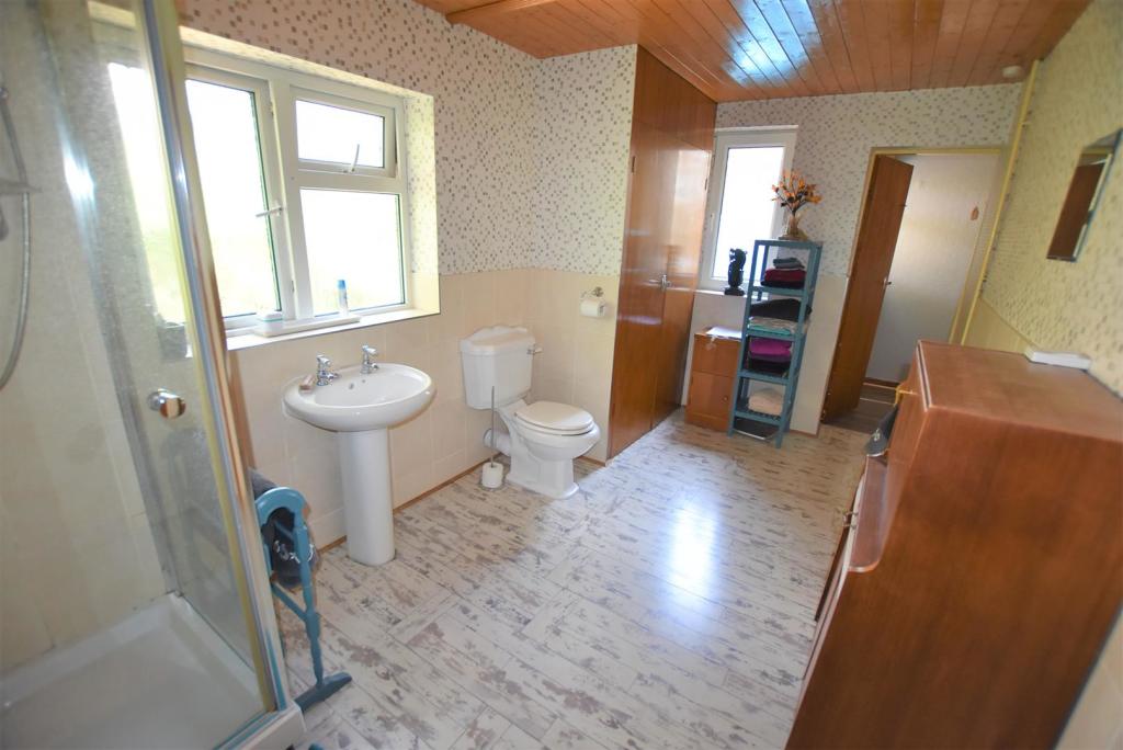 Shower Room.JPG