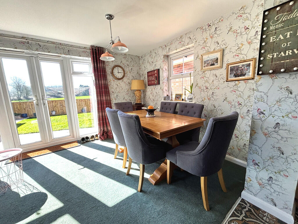 Sitting/Dining Ar...