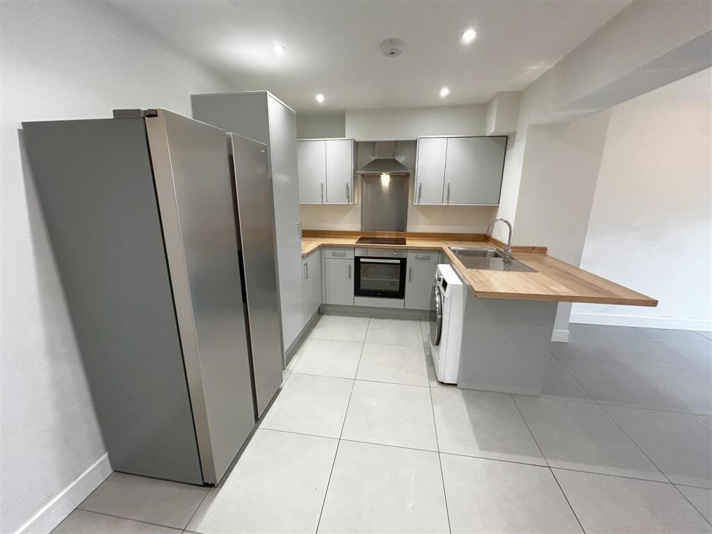 Kitchen area.jpg