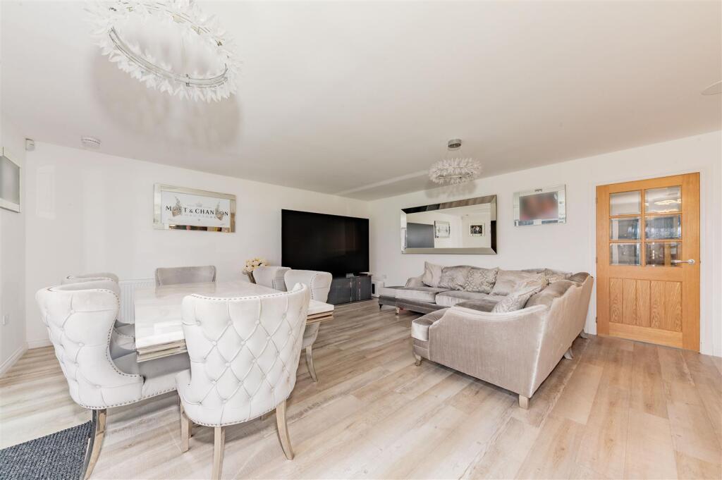 12 Mona Crescent BF-13.JPG