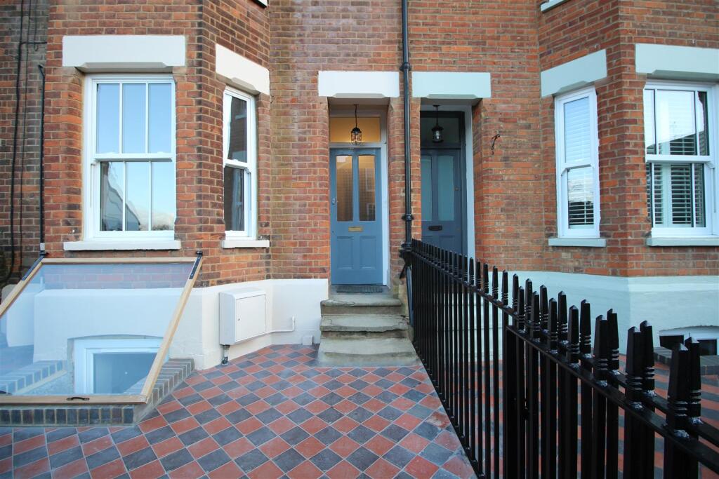 108B Whinbush FRONT.jpg