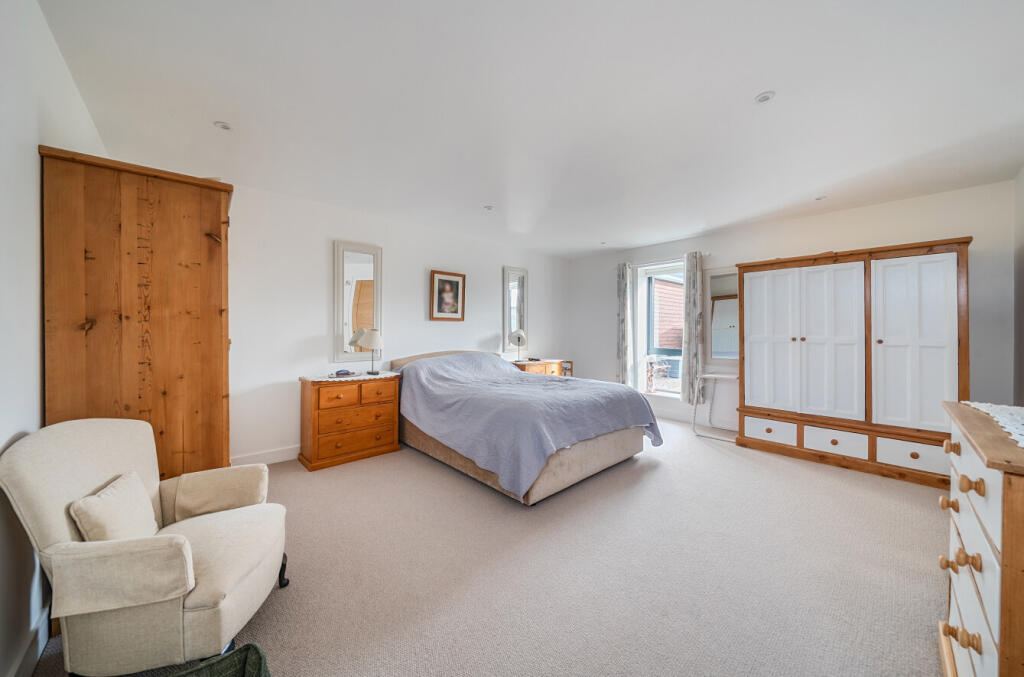 1349240-15-68b808...