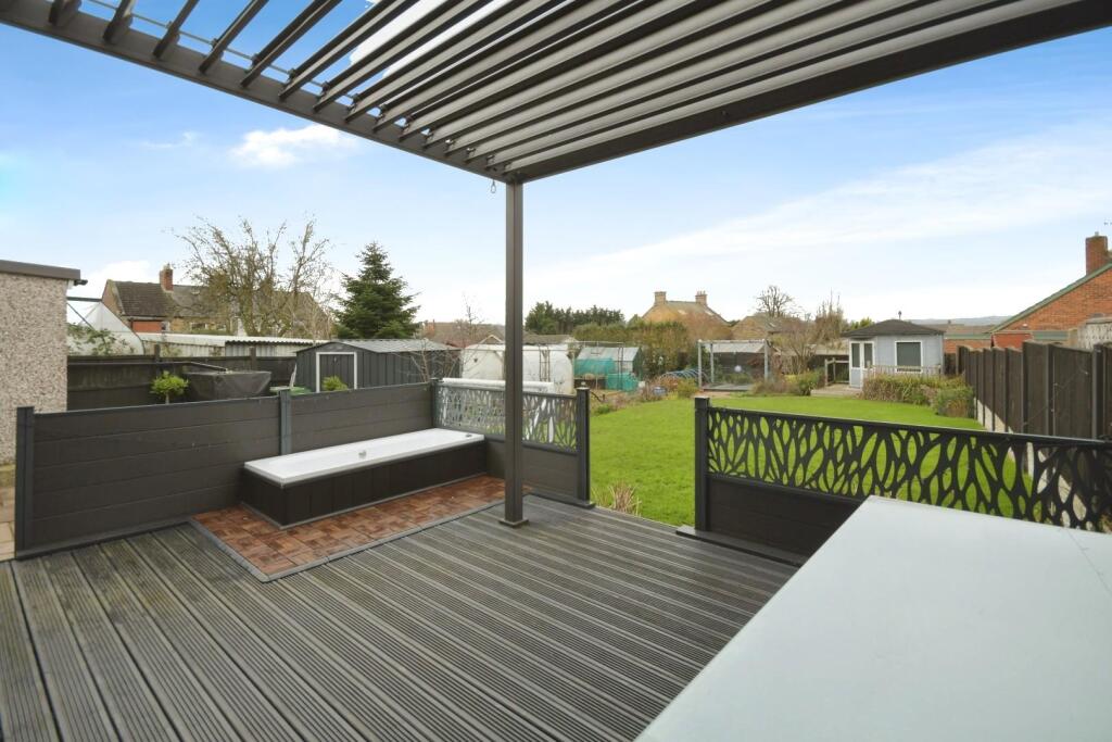 REAR GARDEN 05.jpg