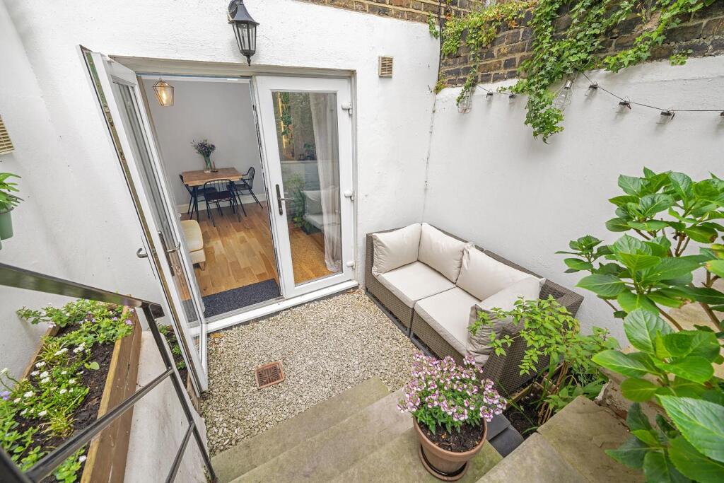 Patio (2).JPG