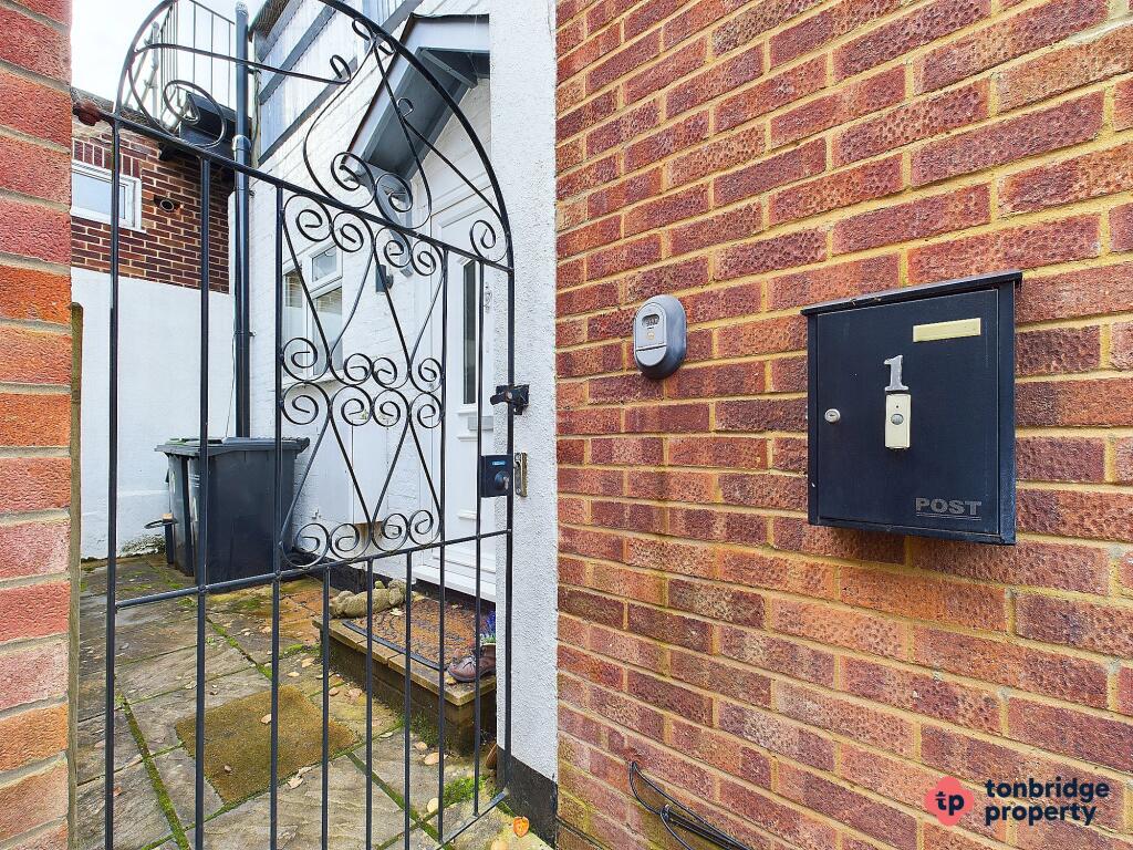 CAM03742G0-PR0013-STILL032