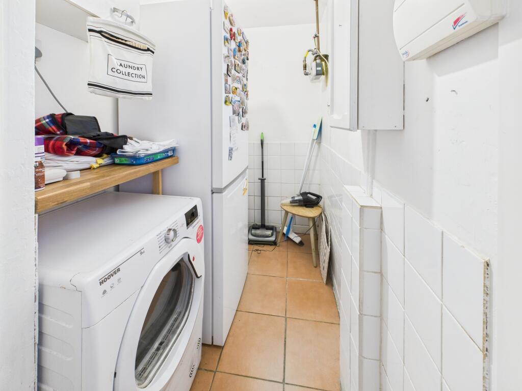 CAM02871G0-PR0623-STILL013