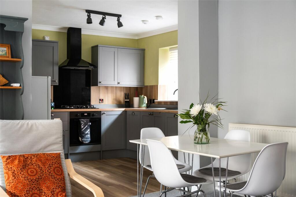 Living/Kitchen/Dinin