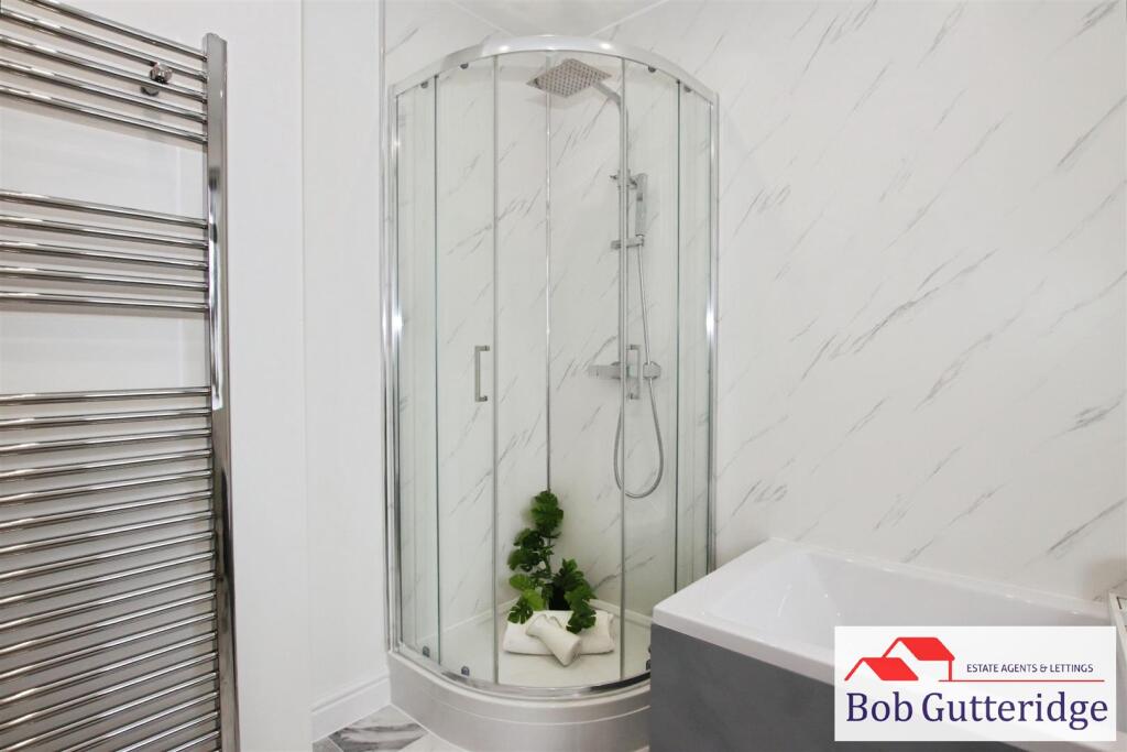 FIRST FLOOR LUXURY FOUR PIECE BATHROOM