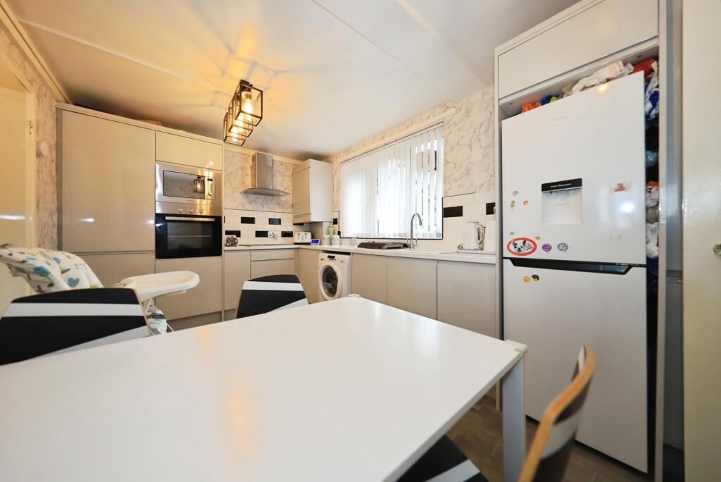 Kitchen/ Dining
