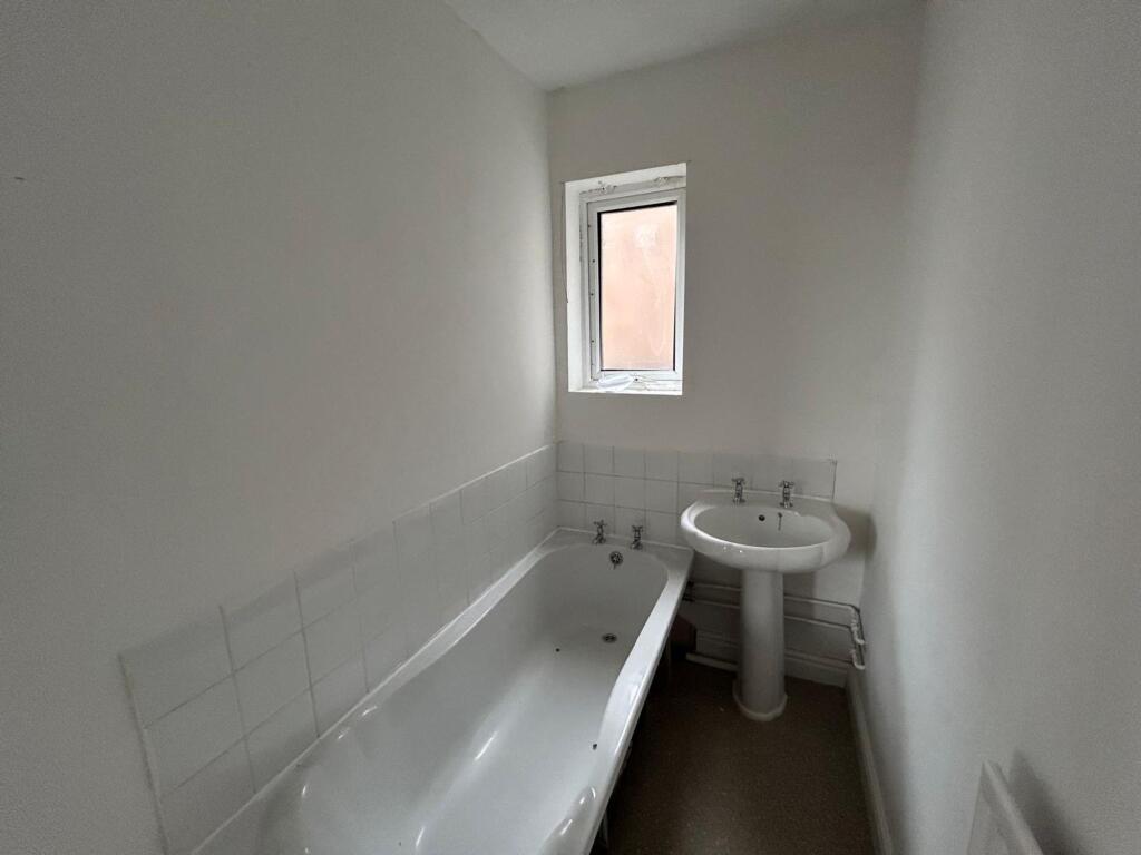 14 Railway Street - Bathroom