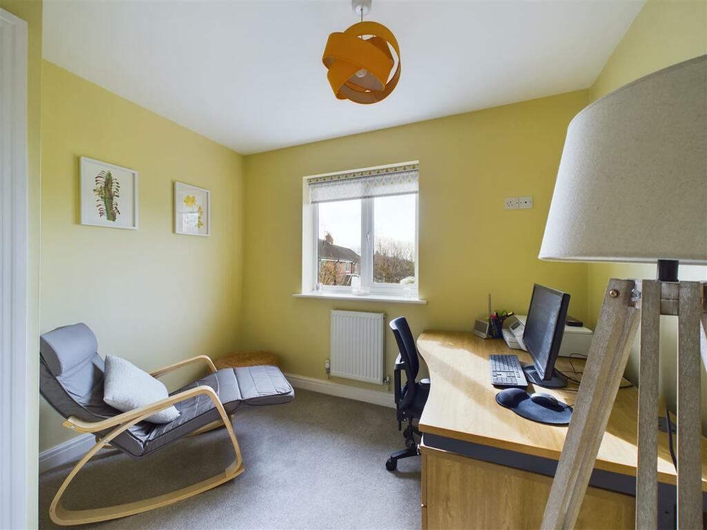 BEDROOM 4