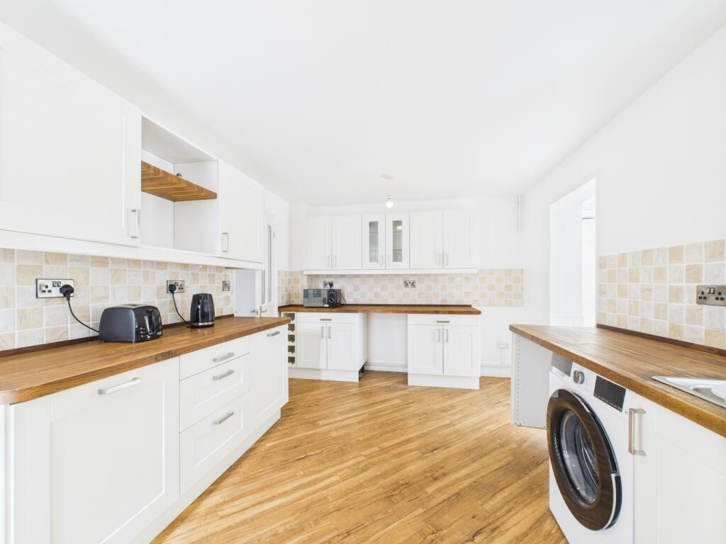 CAM02023G0-PR0155-STILL017