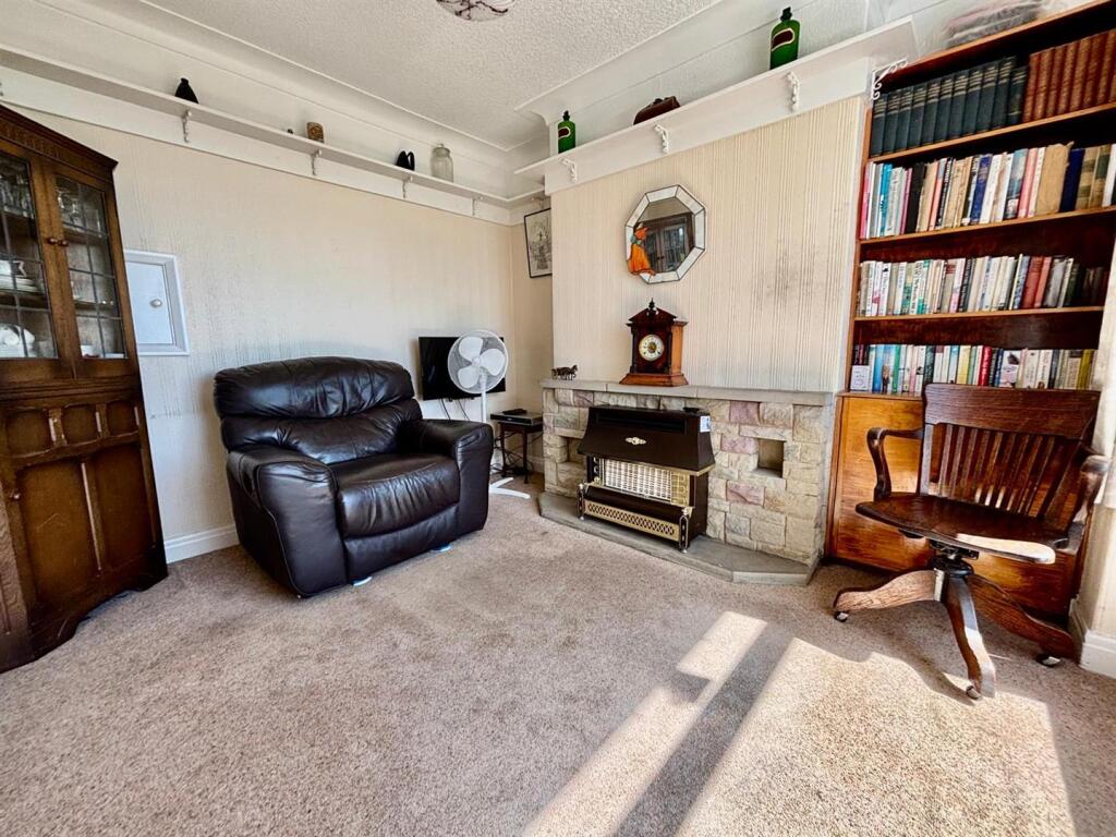 Dining Room / Sitting Room: