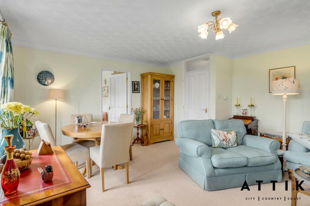 27 Dakings Drift halesworth IP19 8TQ (18).jpg