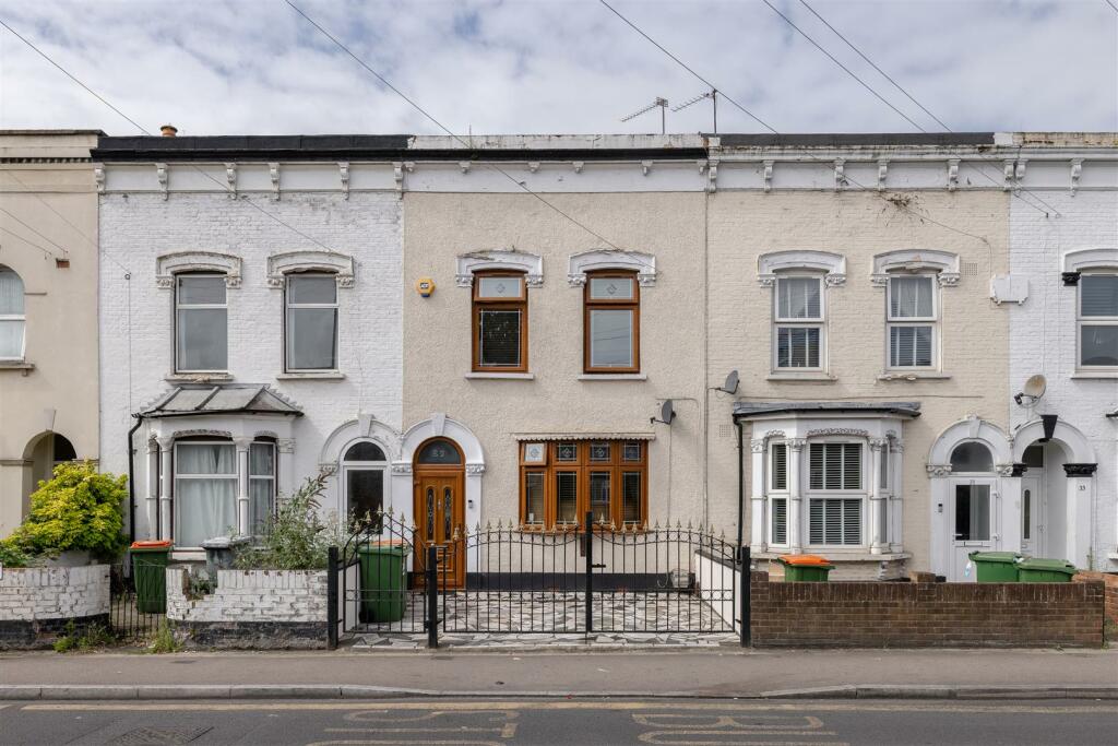 Dames Road E7