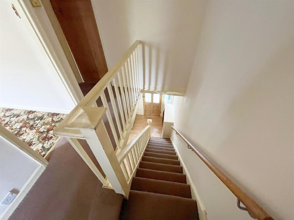 Landing and stairs (2).jpg