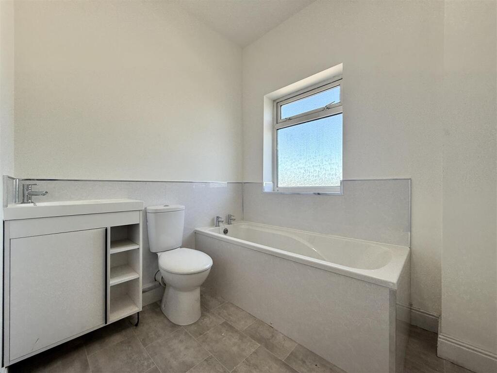 9 Bathroom.JPEG