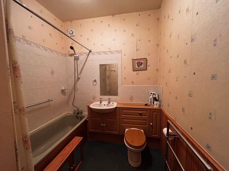 Flat 9 bathroom