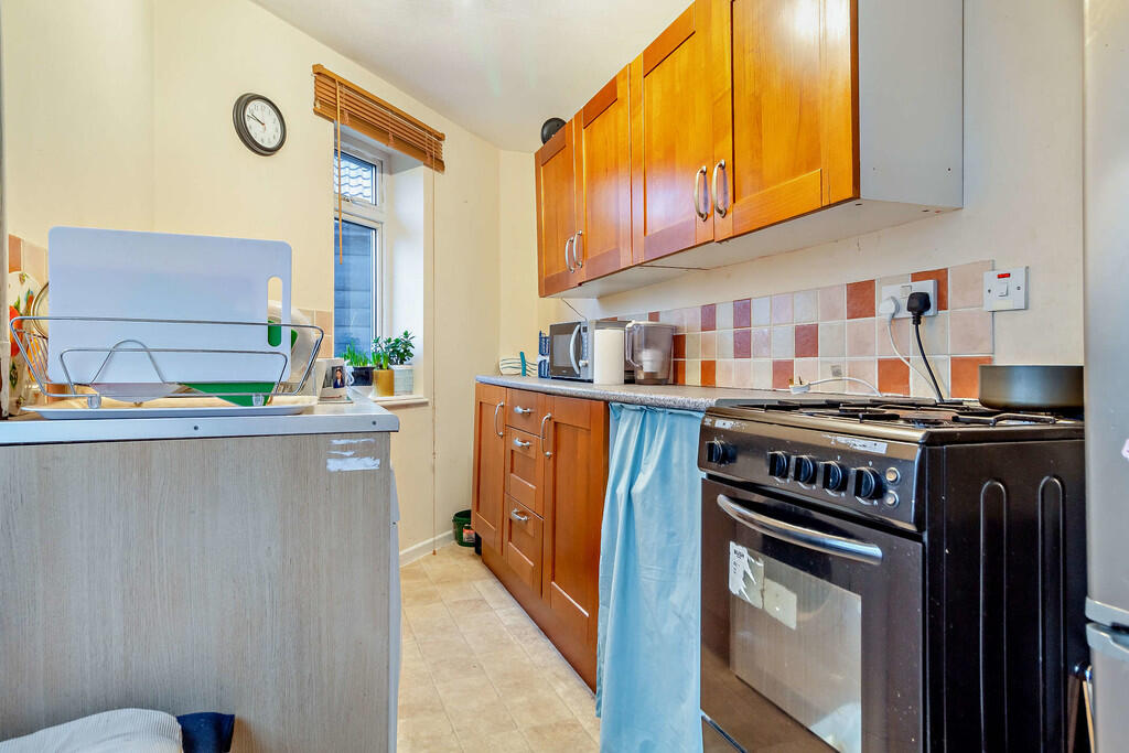 8580310-interior2...