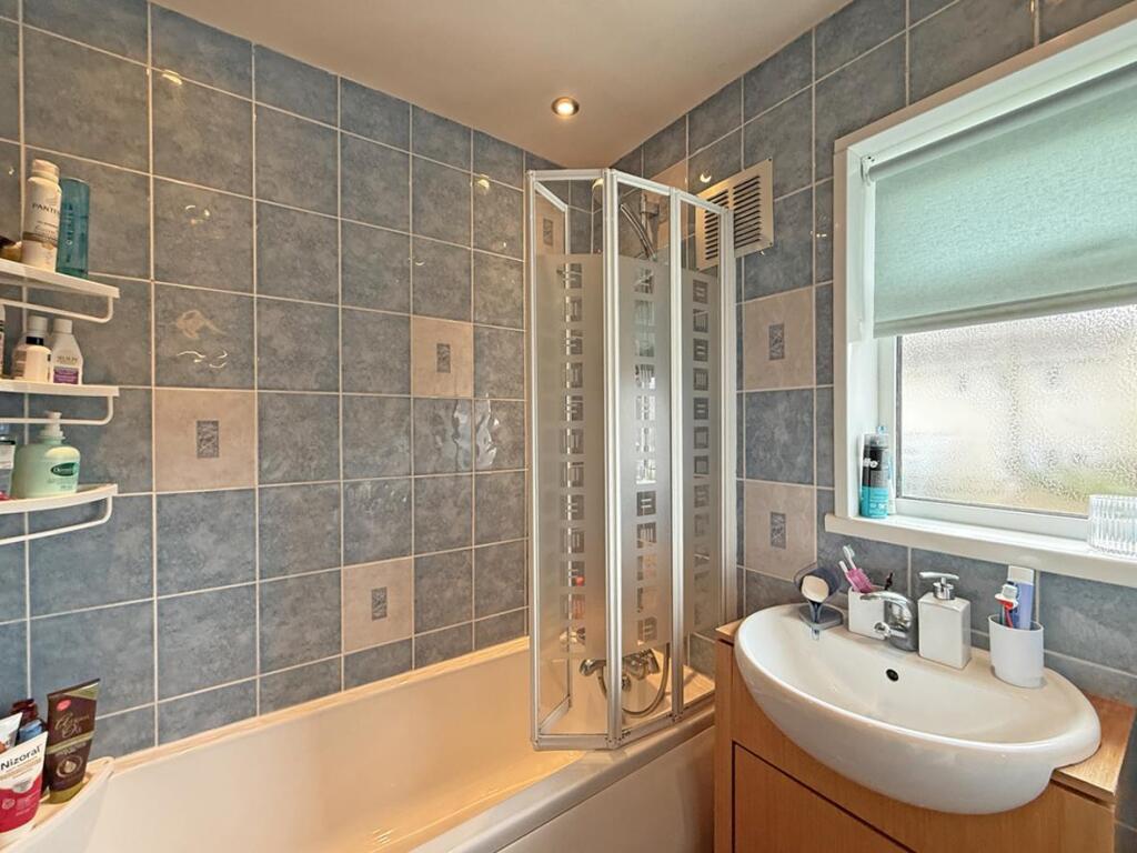 Honicknowle Lane 407 - Bathroom.jpg