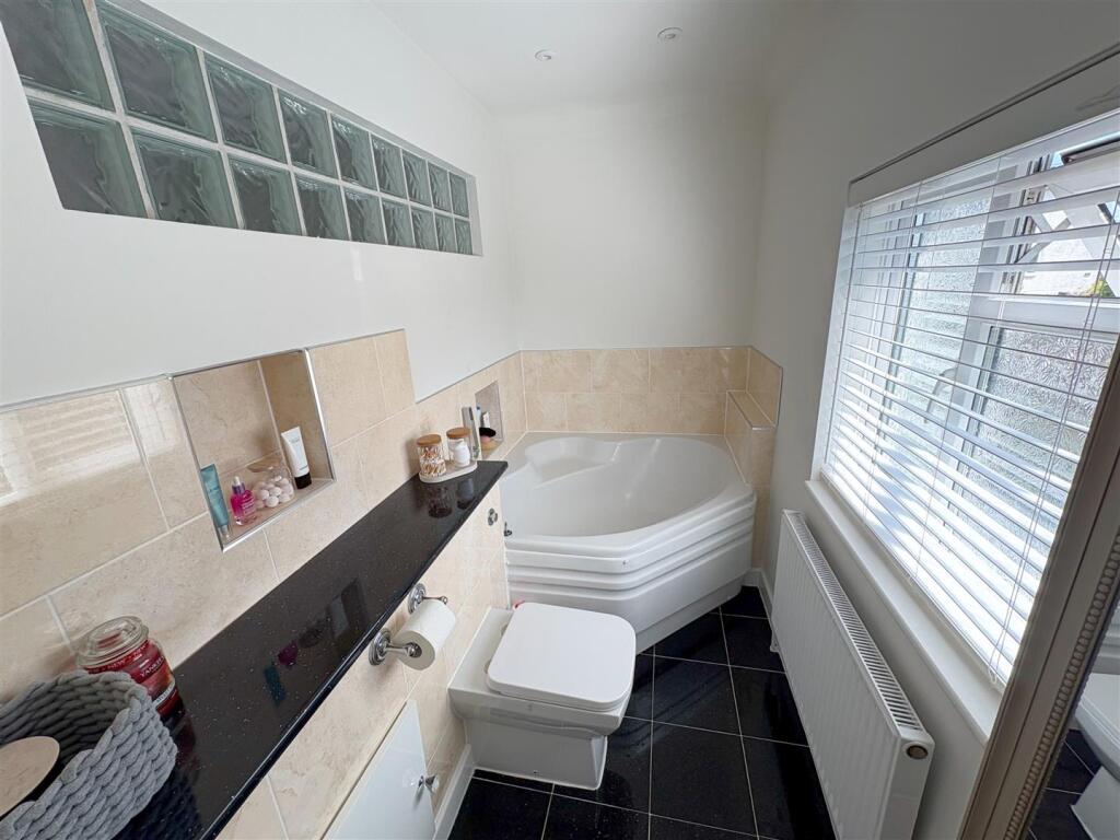 Ensuite to Bedroom One.jpg