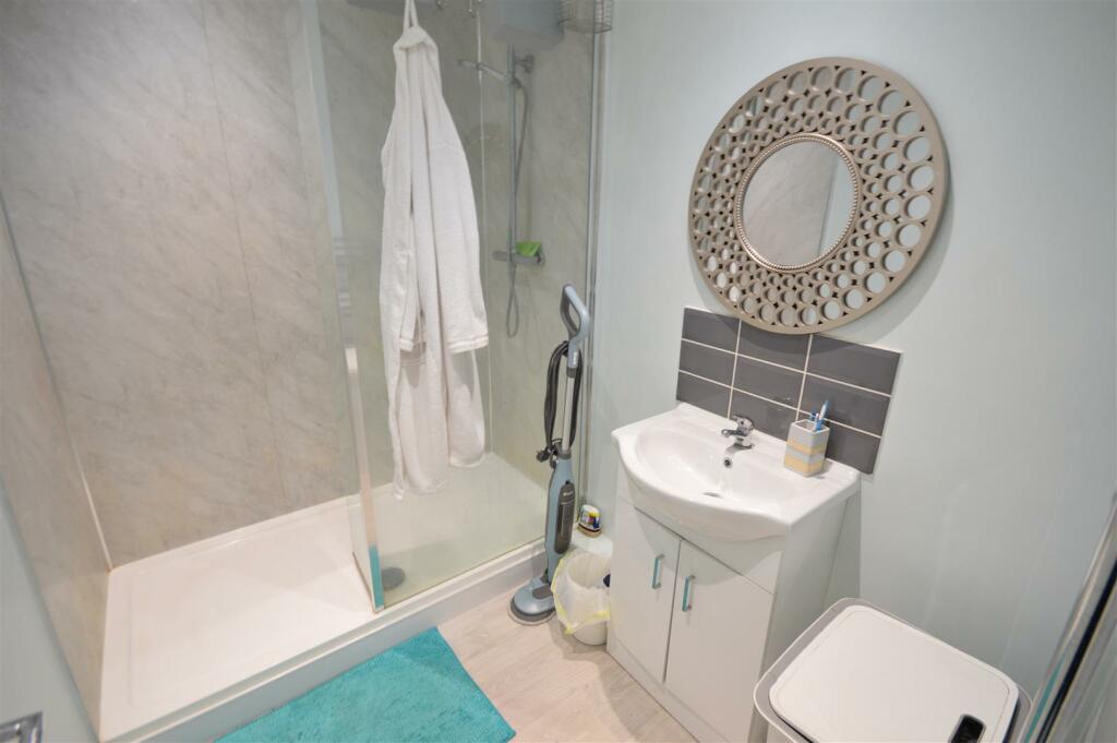 GROUND FLOOR SHOWER ROOM