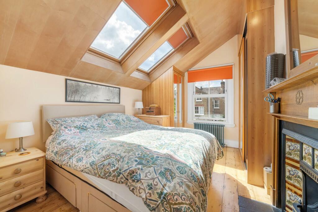 Bedroom (1).jpg