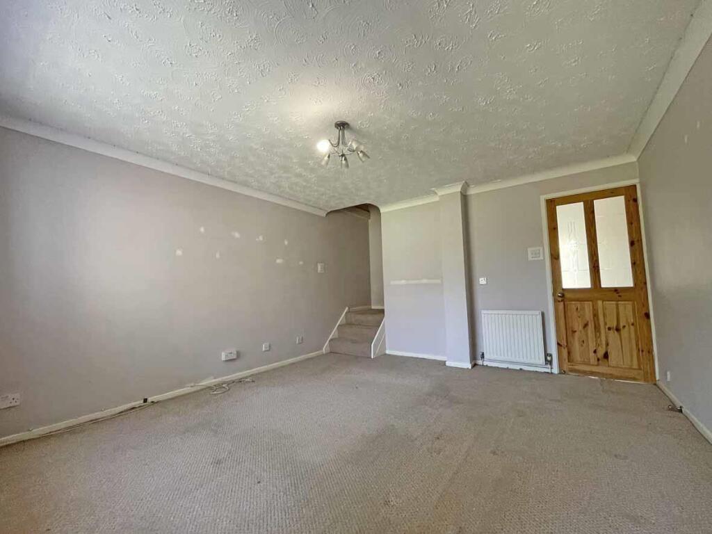 Rigdale Close 71 - Lounge Front.jpg