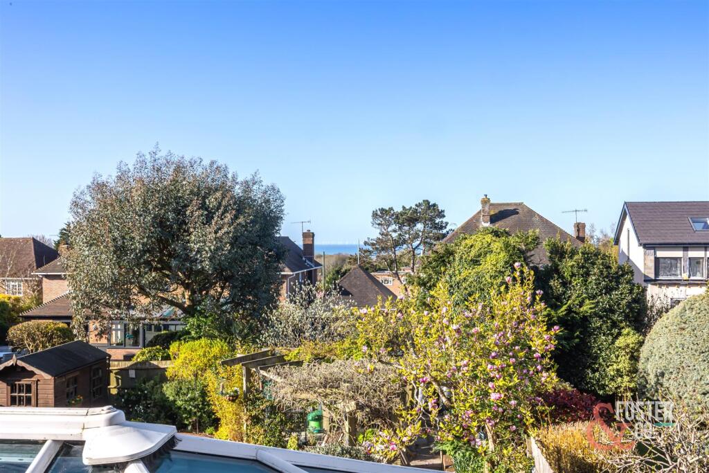 Whitethorn Drive 9 Views-002.jpg