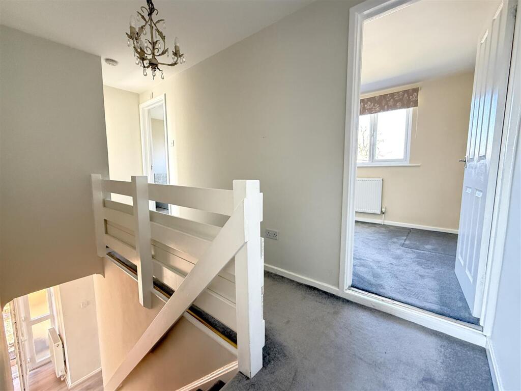 FIRST FLOOR LANDING