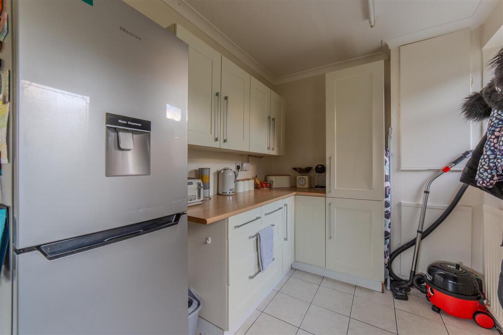 27 Keats Close-15.jpg