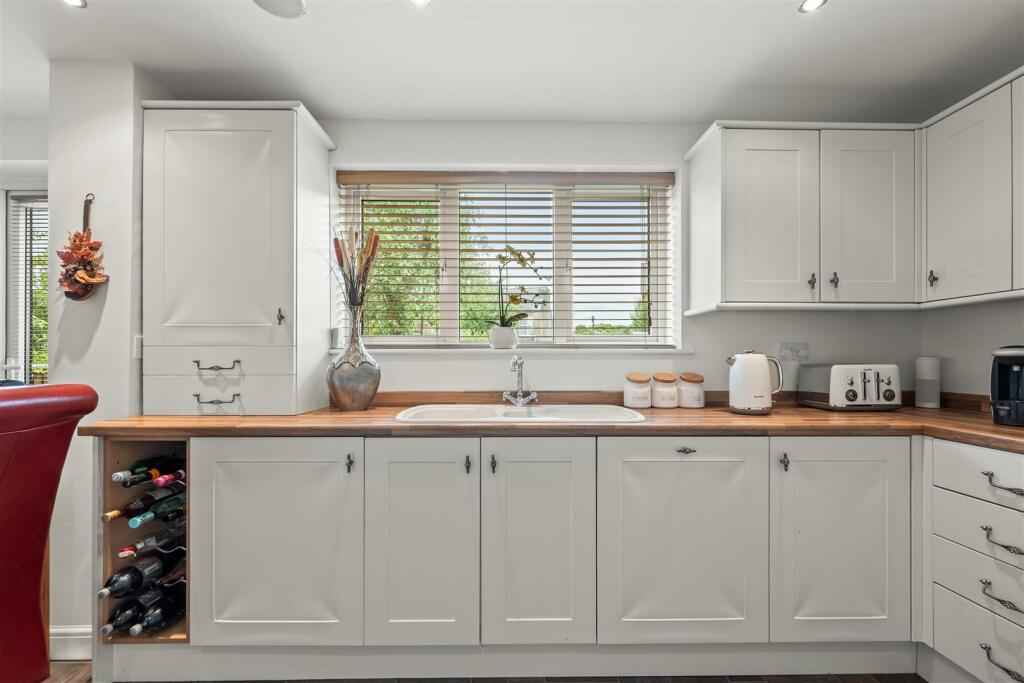 15B Wayside Court-12 (1).jpg