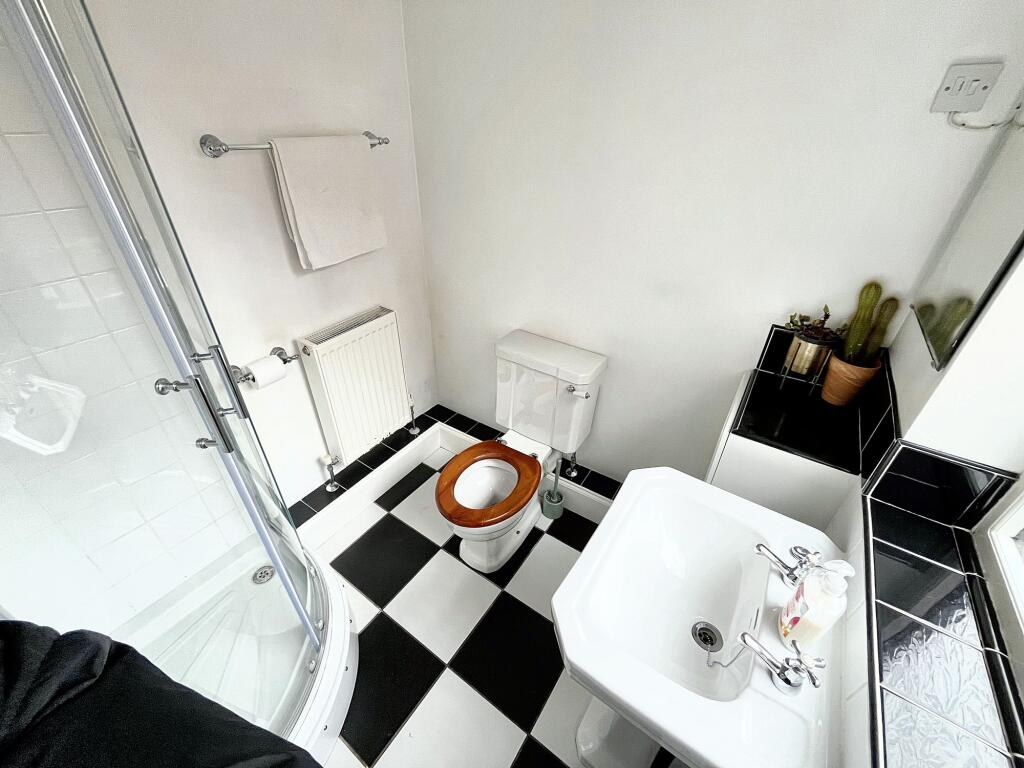 Shower Room (Downstairs)