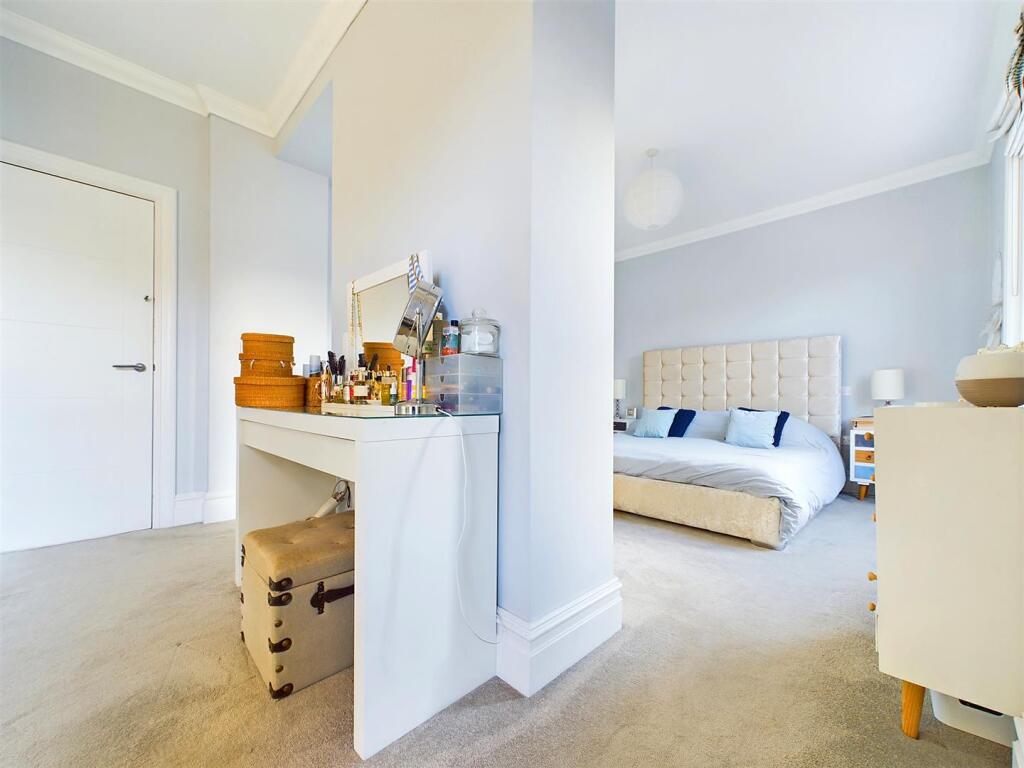 Master Dressing area.jpg